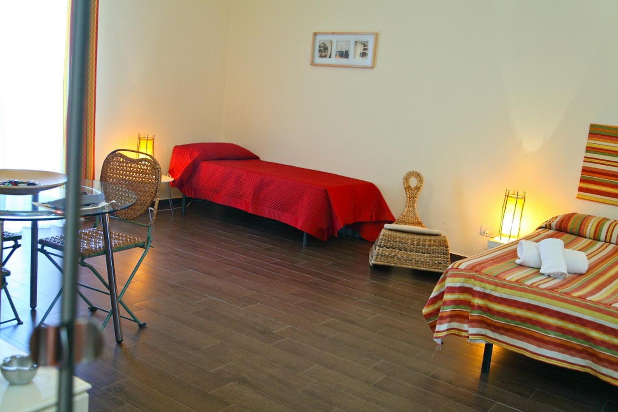 Porto Salvo Apartments - By Vacation Service Чефалу Номер фото