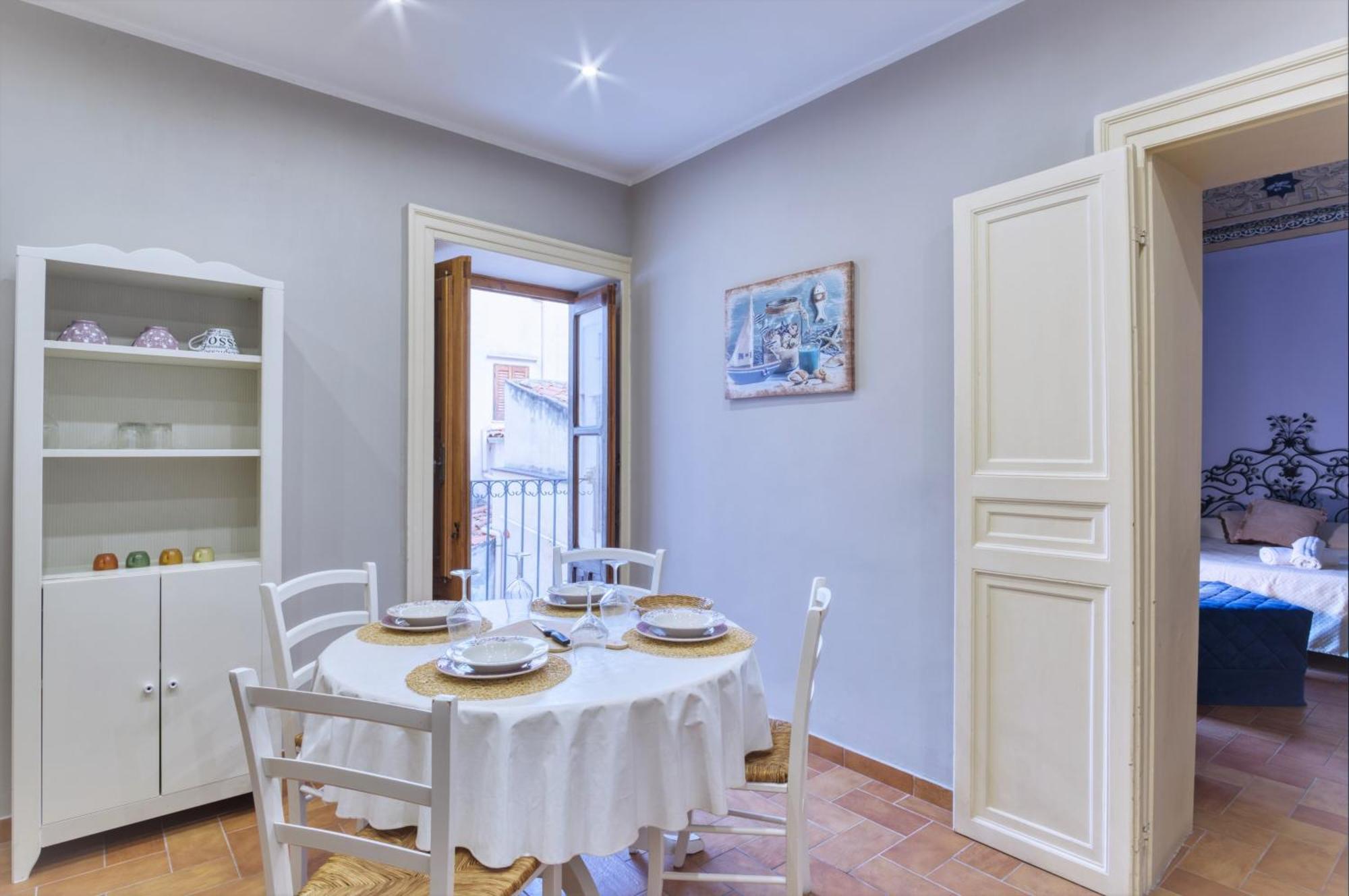 Porto Salvo Apartments - By Vacation Service Чефалу Номер фото