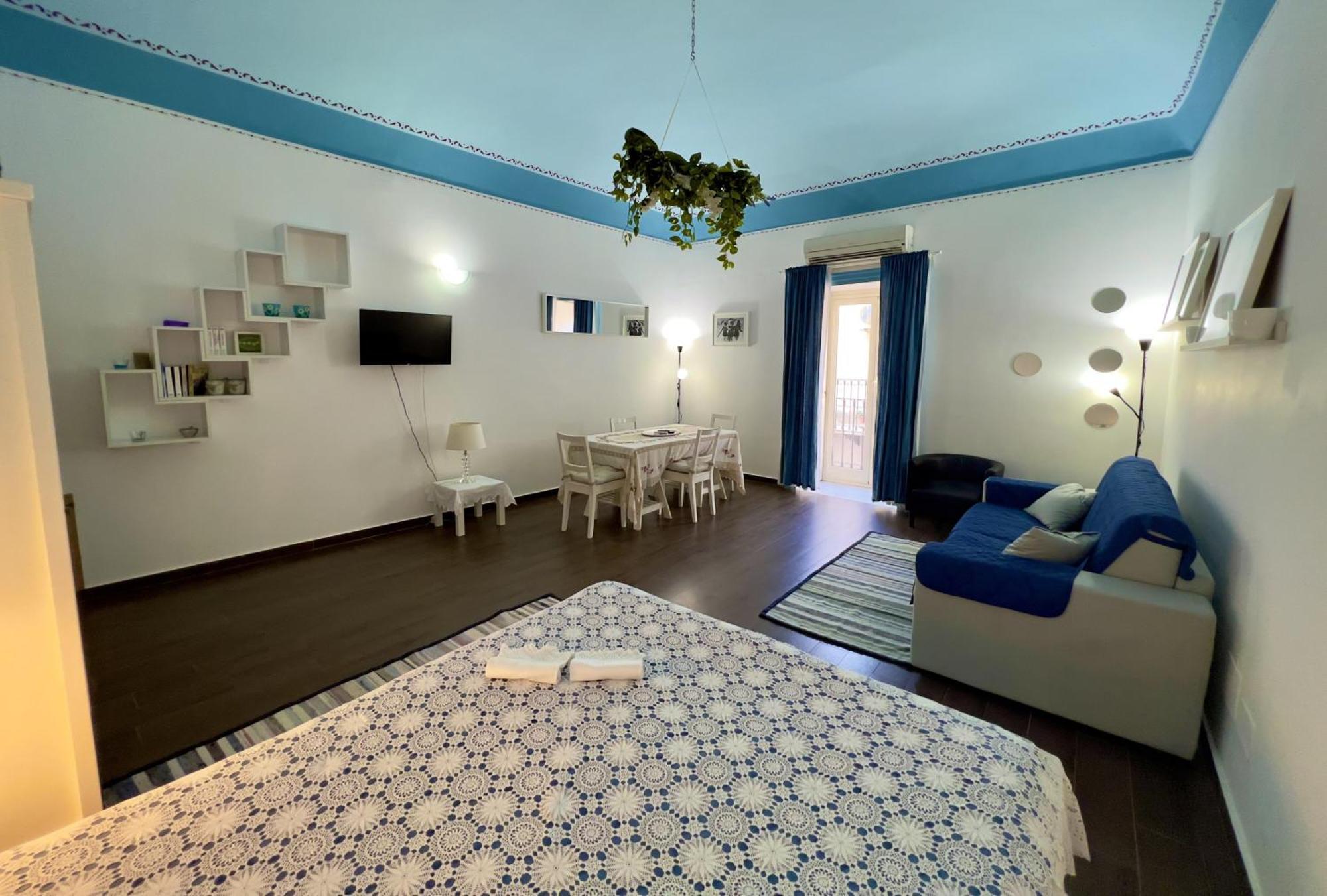 Porto Salvo Apartments - By Vacation Service Чефалу Номер фото